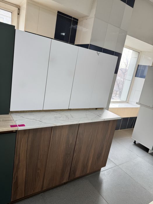 Кухонный гарнитур новый 1.2 м