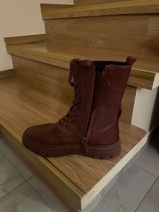 Нови боти Guess , цвят бордо