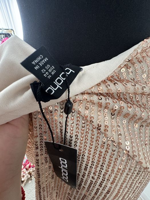 Fusta boohoo-noua, cu eticheta