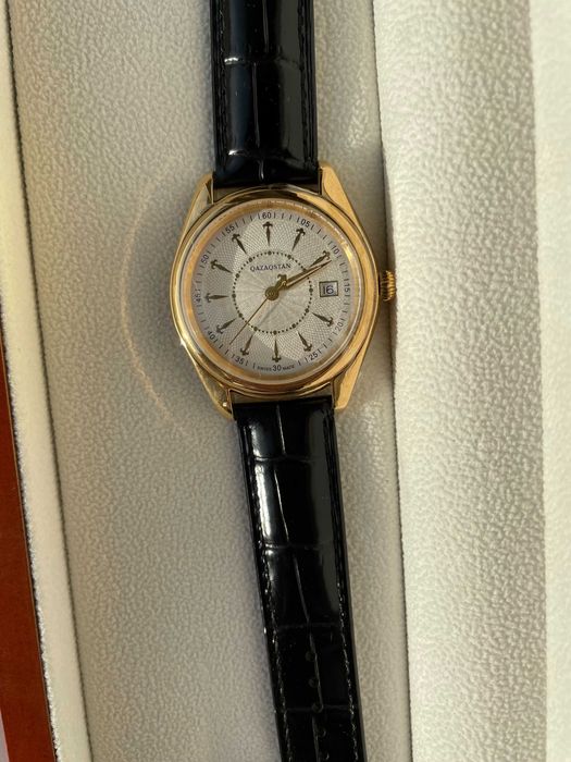 Новые золотые часы с государственной символикой