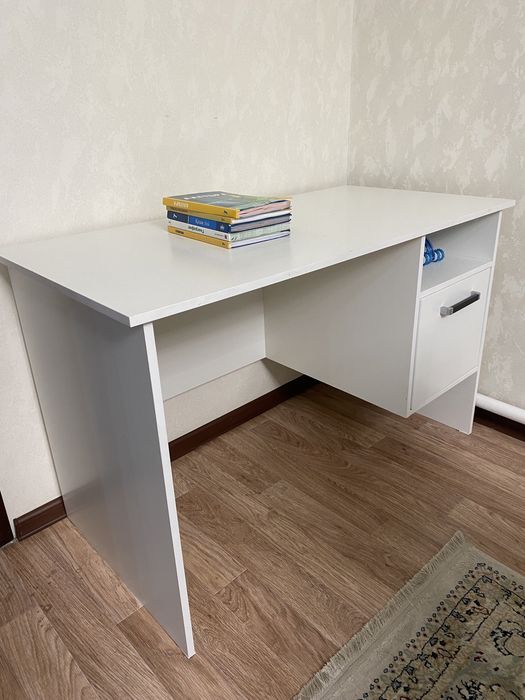 Парта столик срочно продам в связи с переездом