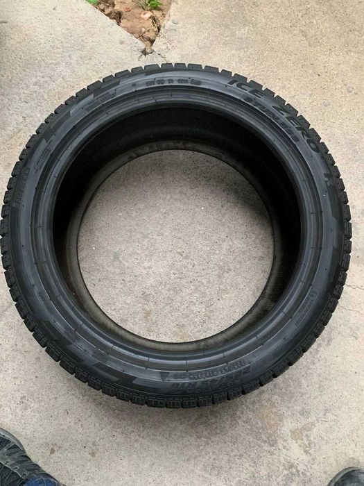 Продаю зимнии шины . Pirelli Ice Zero/ Комплект 225/45/18 и 245/45/18