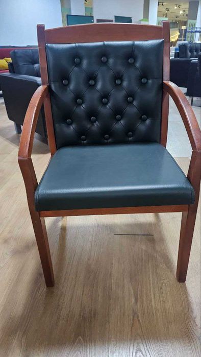 Стул мягкий деревянный