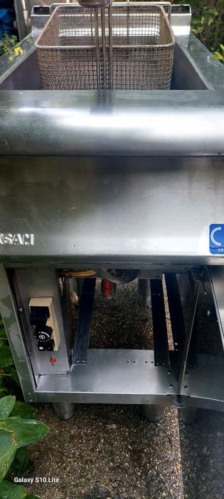 Vând friptoză pe gaz inox