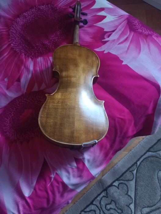 Vând vioară întreaga vechee