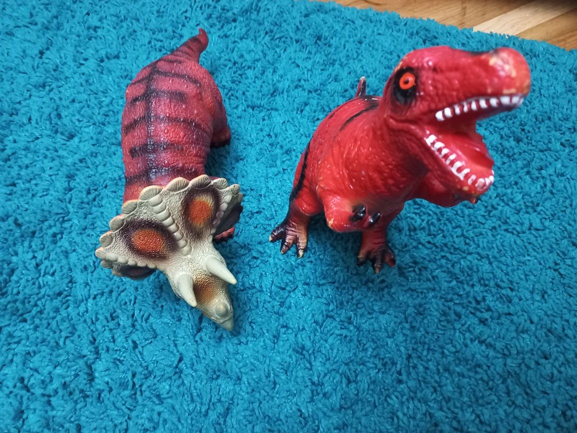 Dinozauri mari și mici