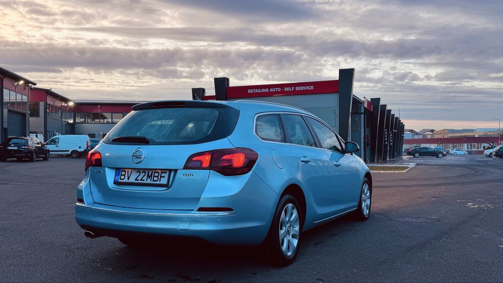 Opel Astra Sports Tourer 2.0 CDTI 2015 full options stare excelenta