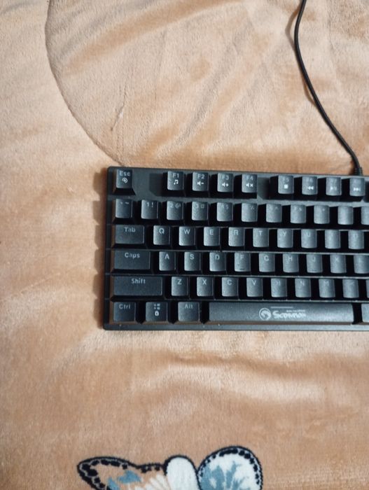 Vând tastatura mecanica scorpion KG 905