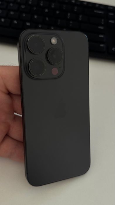 Iphone 15 pro 88% baterie