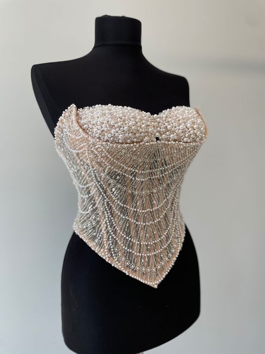 Корсет декориран с перли