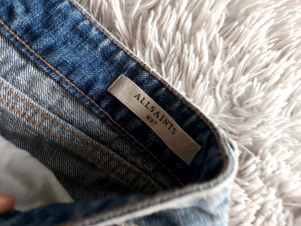Маркови къси панталони с етикет