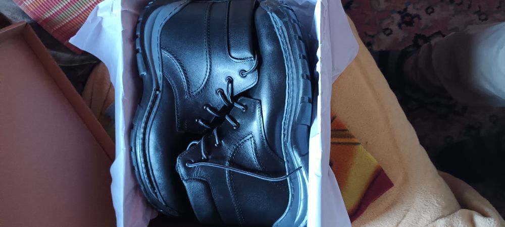 Ghete îmblănite interior,  din piele naturala,  cusuti, mărimea 43 noi