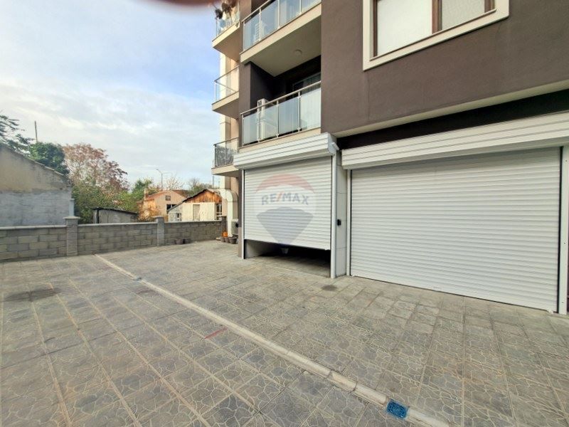 Дава се под наем Гараж / Паркомясто в Варна, Гранд Мол Варна - 16 кв.м за 153 € - Снимка #1