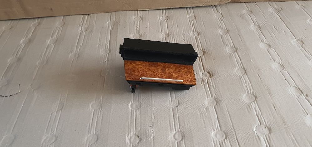 Scrumiera mahon audi a8 d2