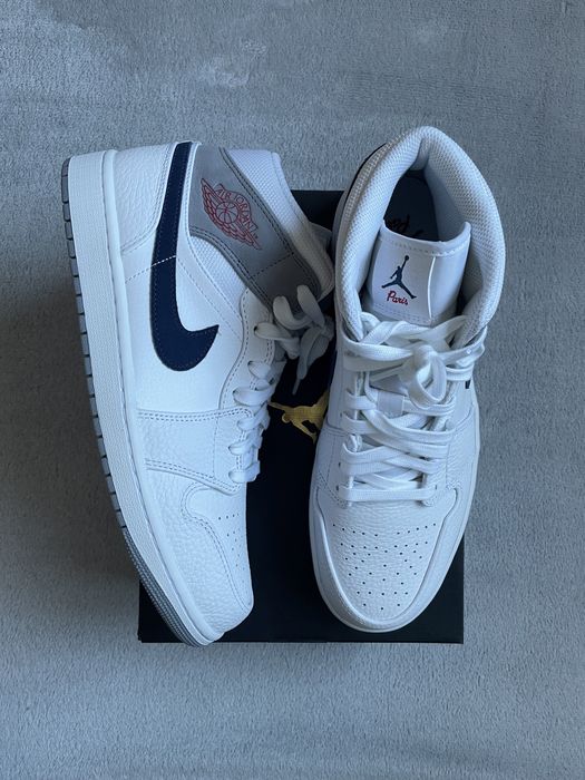 Jordan 1 Mid Paris