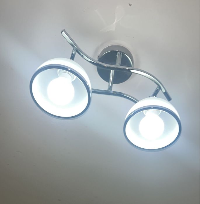 Продается люстры по 3000 т все лампы продрабочие