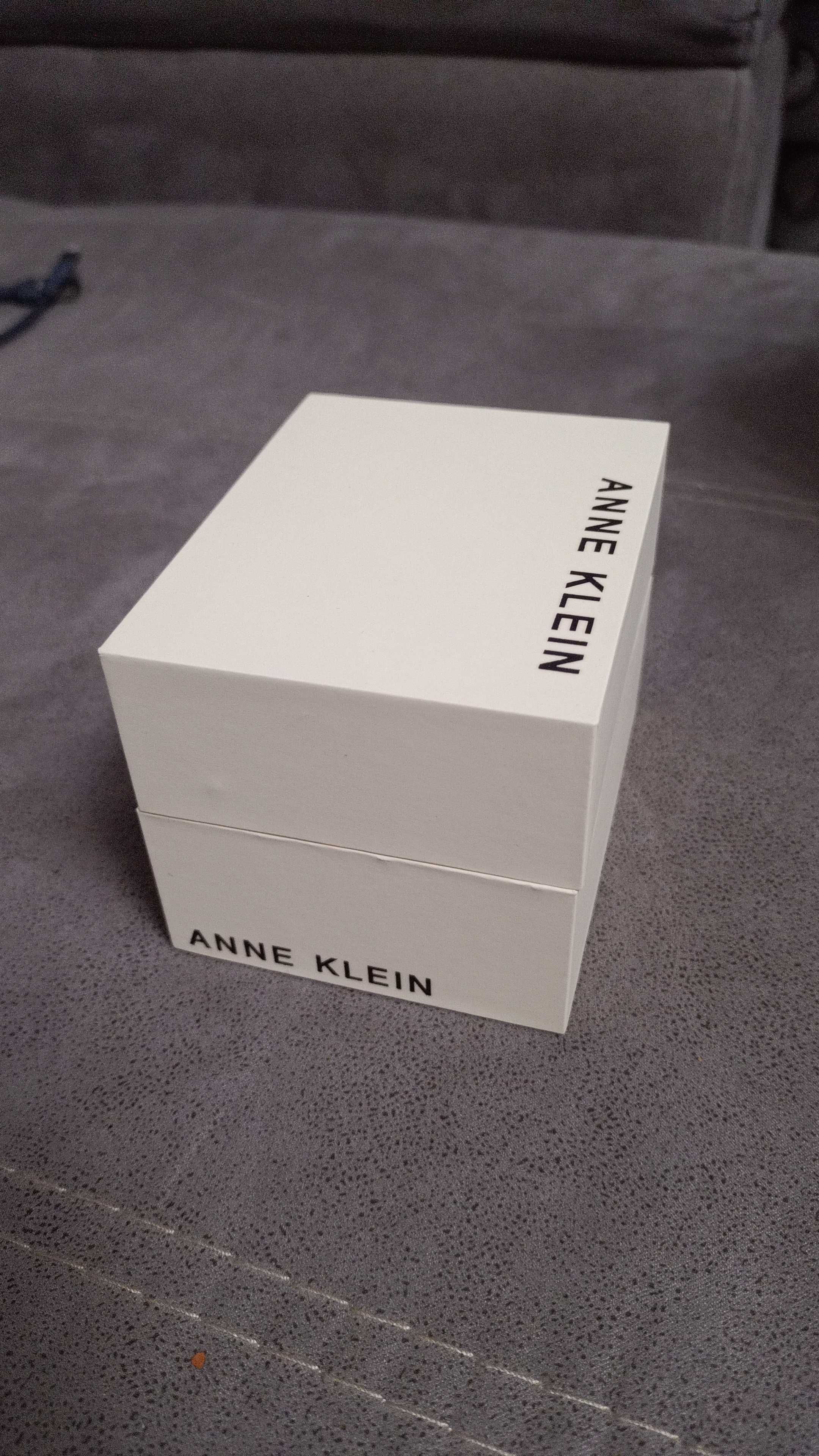 Часы Anne Klein с бриллиантом. Оригинал.