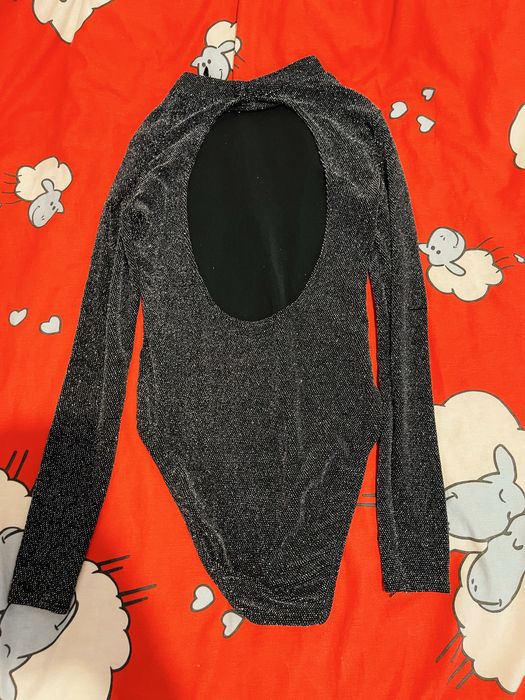 Боди  с гол гръб