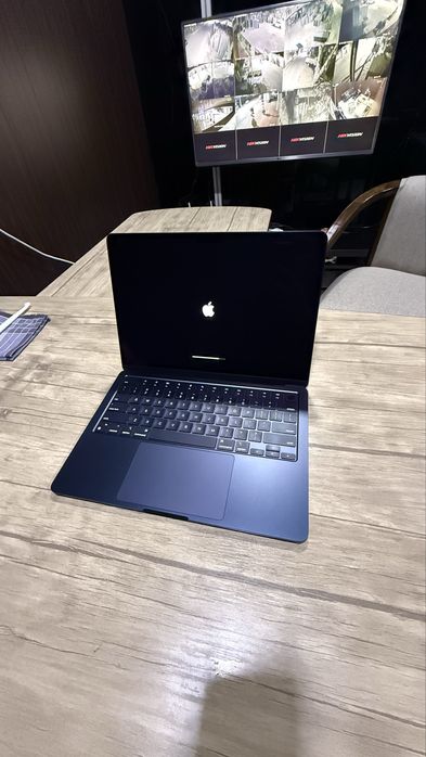 Macbook Air M3 16/256Gb YENGISI 870$