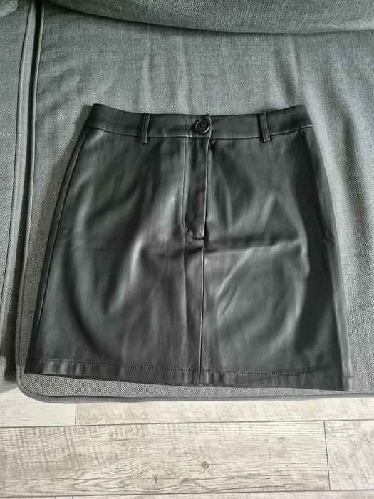 Fusta noua cu eticheta imitație piele neagra scurta măsură S