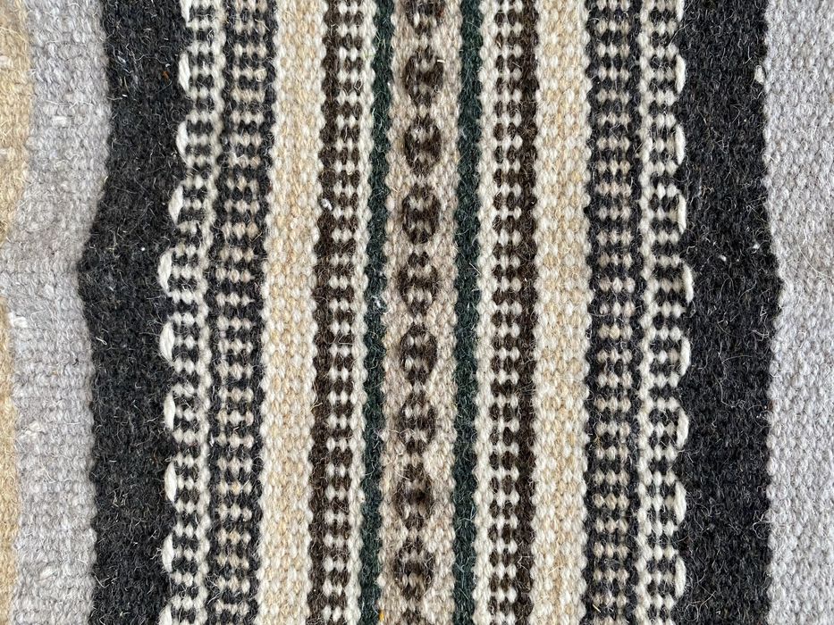 Covor de lana lucrat manual