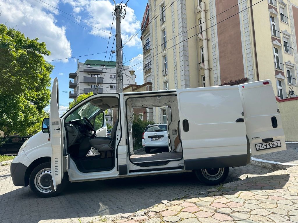 Opel Vivaro / Renault Trafic mod facelift 2009 clima, recent adus!