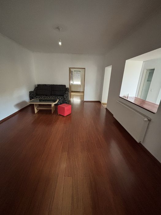 Casa de vanzare in centrul Salardului