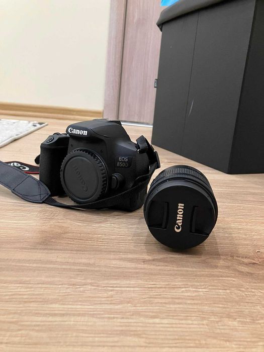 фотоапарат Canon EOS 850D + обектив Canon EF-S 18-55mm IS STM