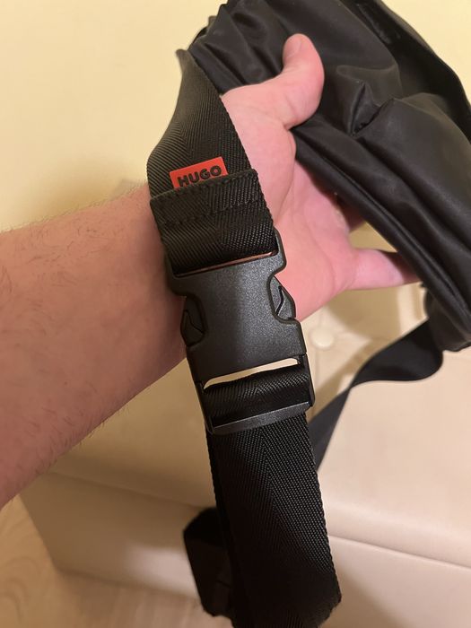 Hugo Мъжка чантичка