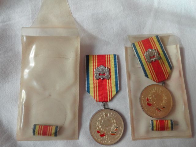 Medalii, decoratii, ordine comuniste