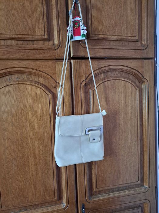 Geanta din piele, alba cu fermoar