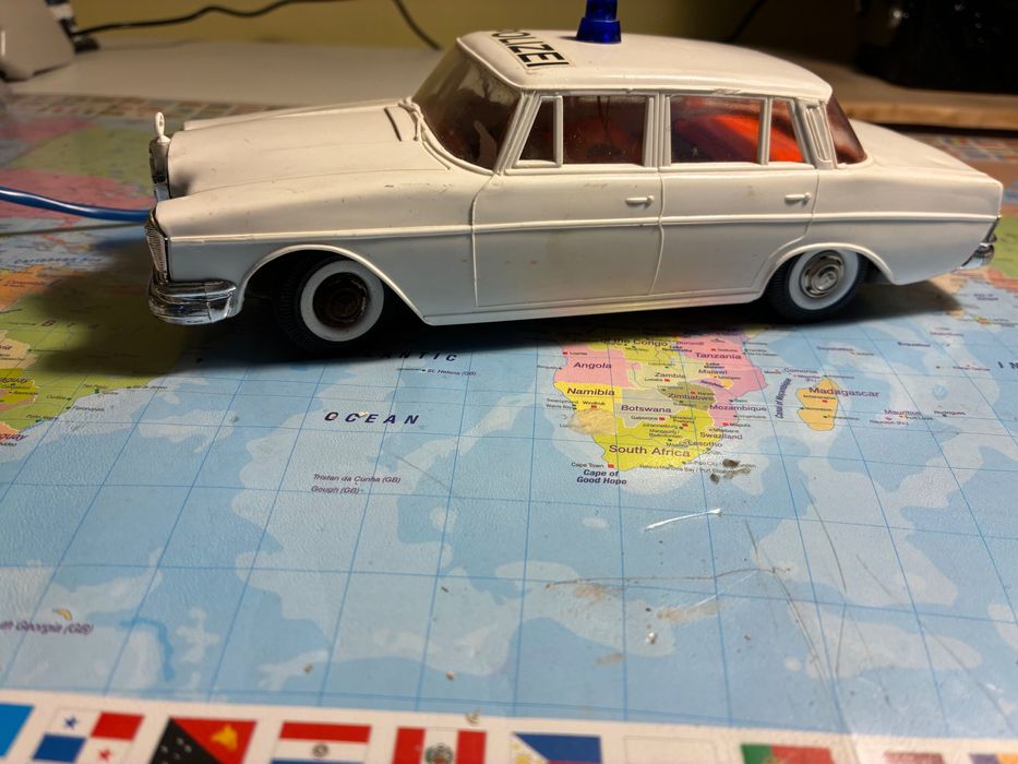 Mașinuța cu telecomandă