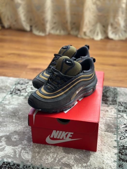 Vând Nike Air Max 97, purtați de câteva ori, în stare impecabilă