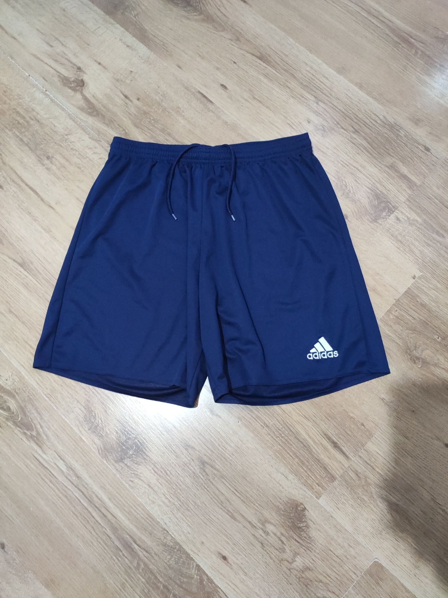 Pantaloni scurți Adidas mărimea L