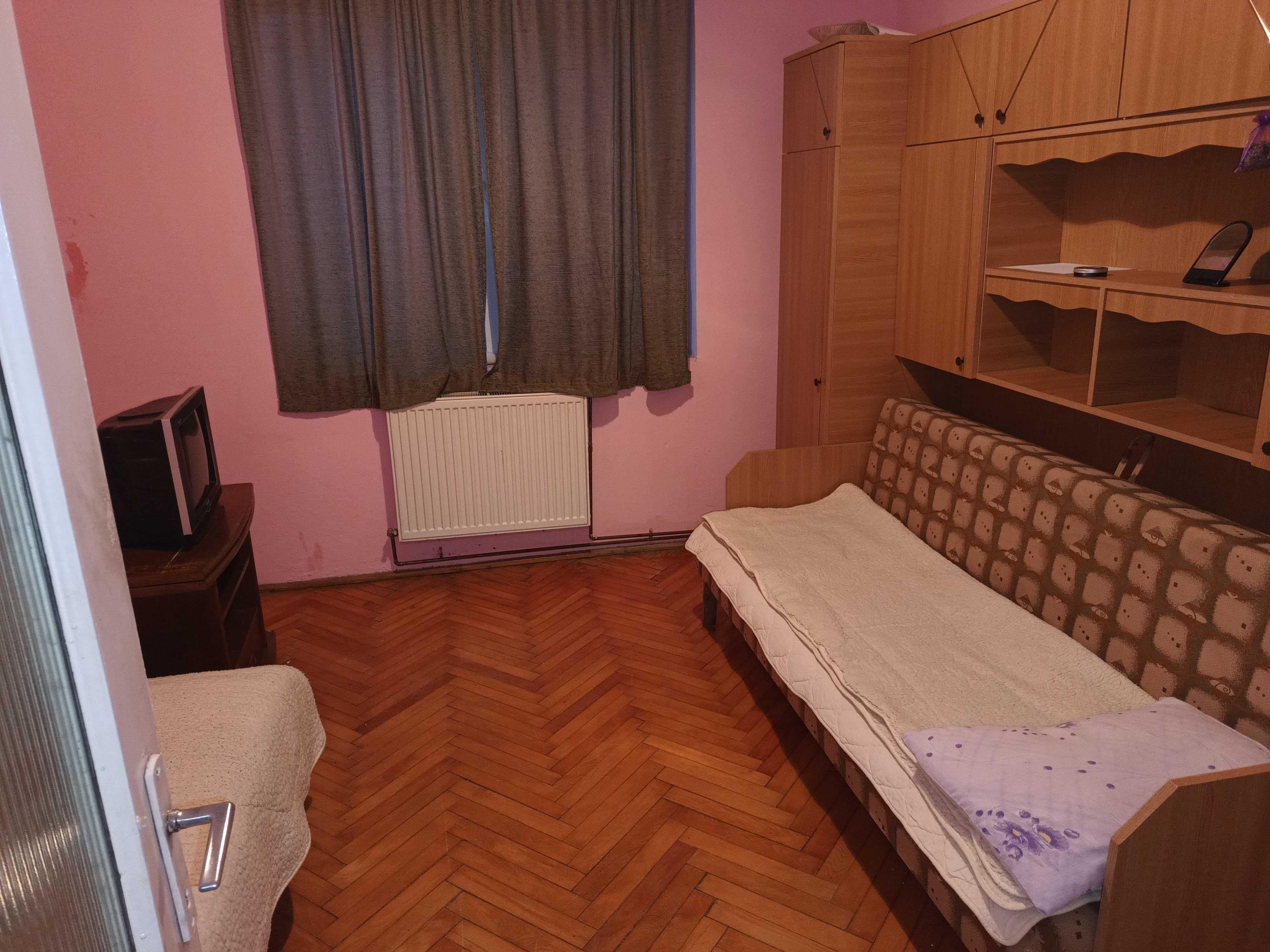 Apartament cu 3 camere de închiriat !!