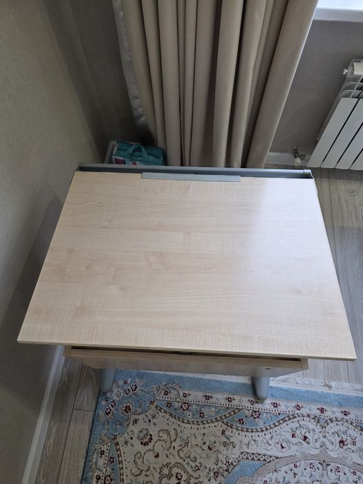 Стол- трансфмер для школьника.