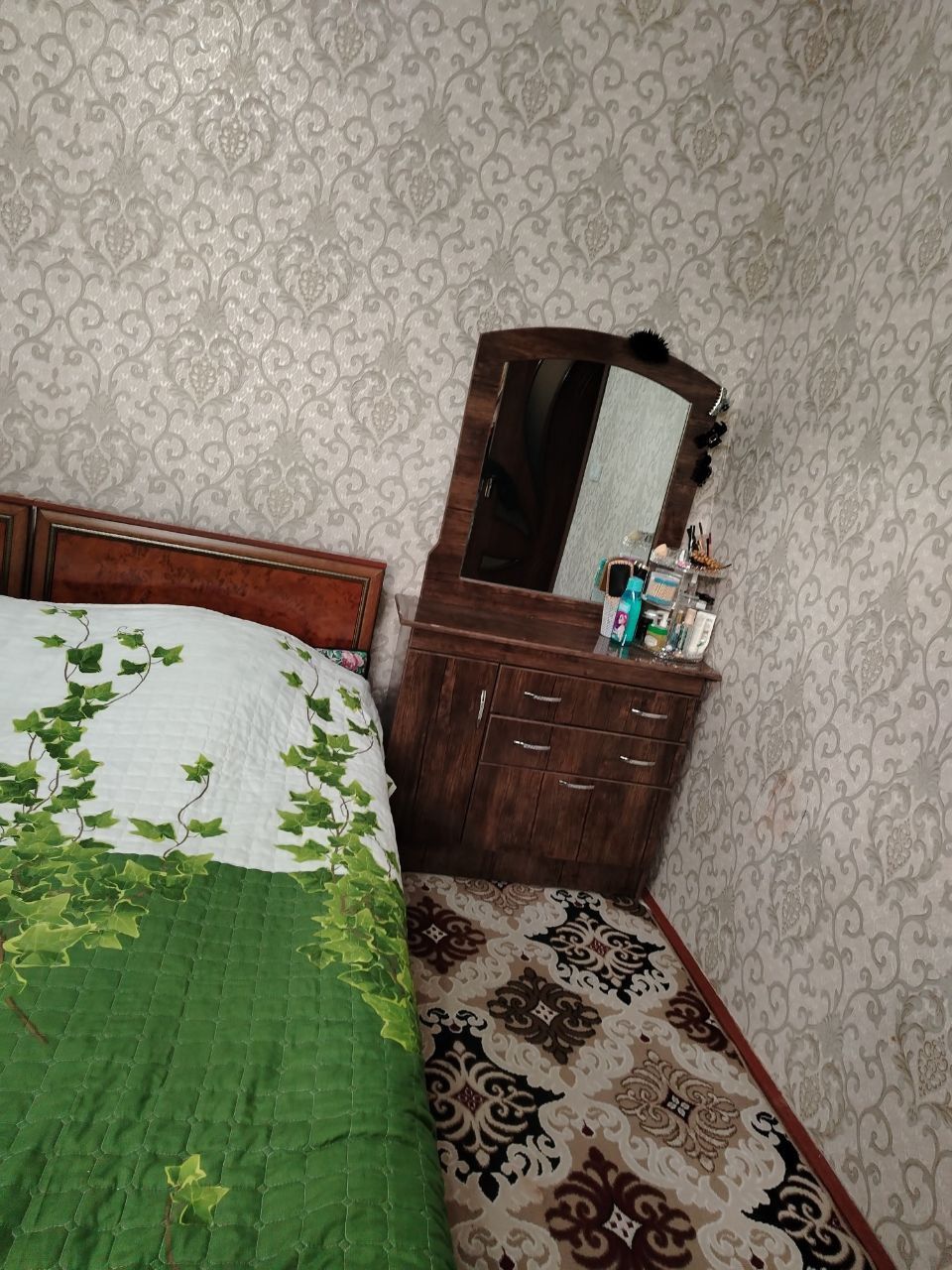 Шкаф, трюмо и две односпальные кравати