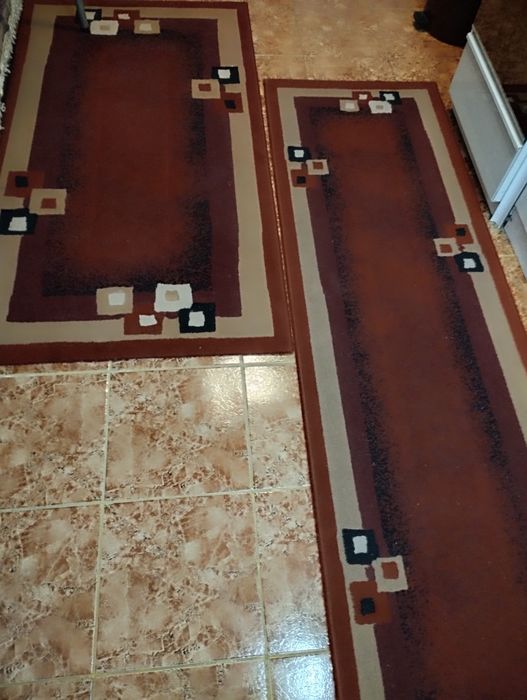 Vand patru mochete și covor persan