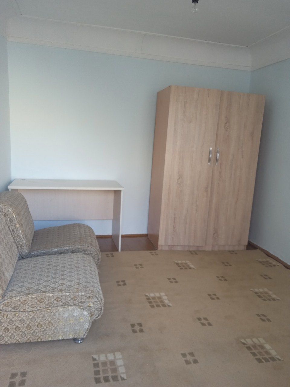 Hovli ijaraga beriladi.