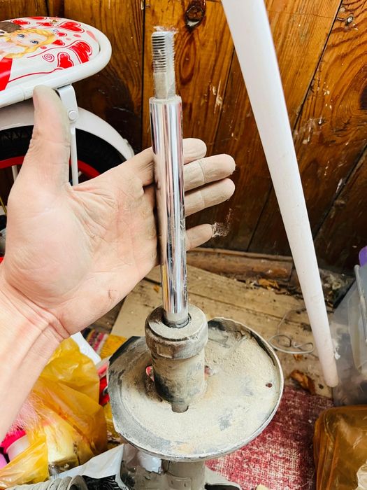 Продам стойки передние и задние