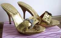 Дамски обувки с катарама