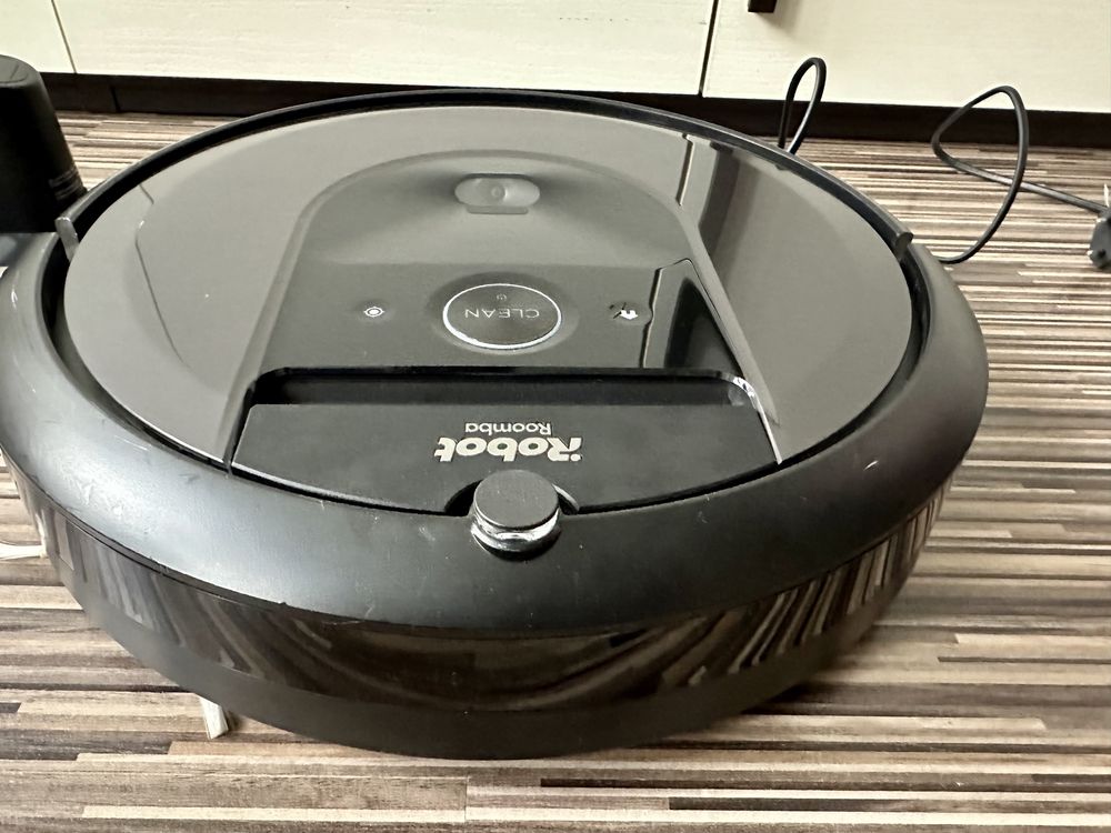 iRobot Roomba i7 (робот) + Brava Jet (подомиячка)