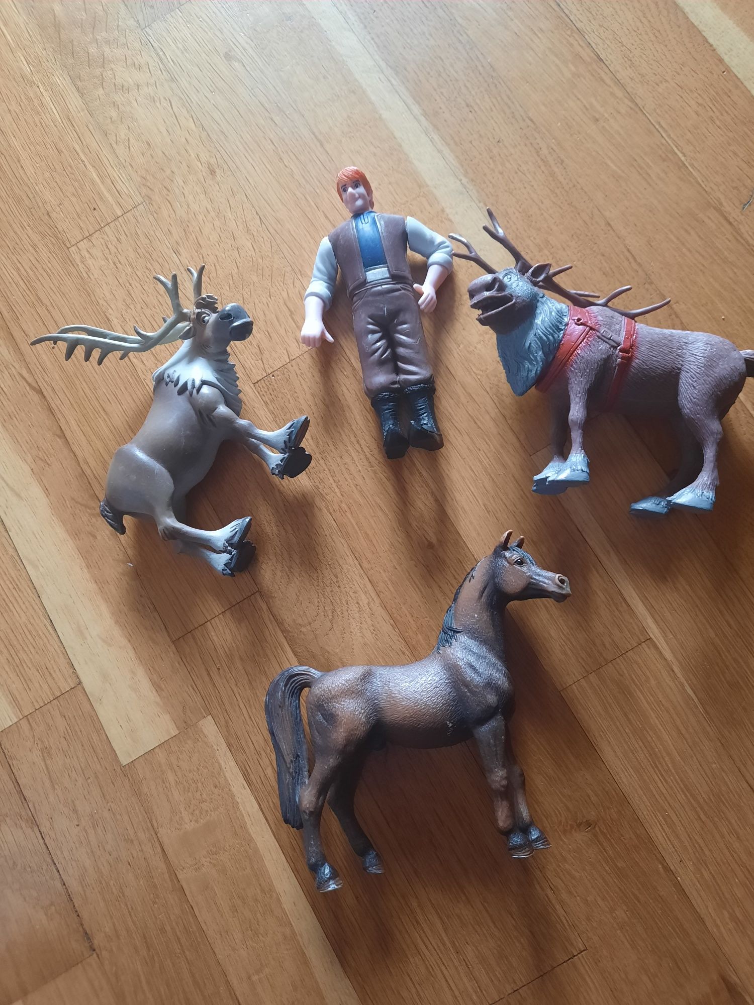 4 Figurine Disney Frozen la 50 Ron toate
