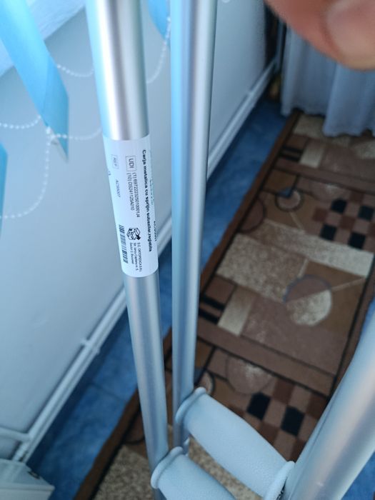 Se vinde carja metálica cu sprijin subaxilar reglabiler