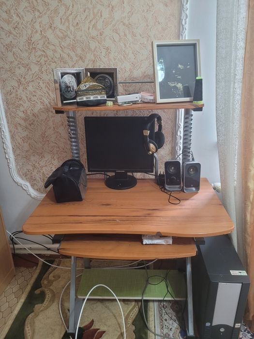 Компьютерный стол с роликом и подставка принтера