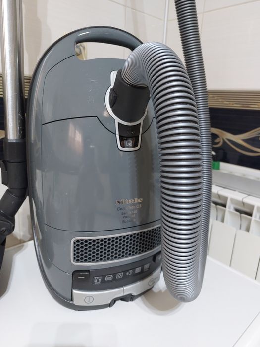 Прахосмукачка Miele Complete C3 Series 120 EcoLine