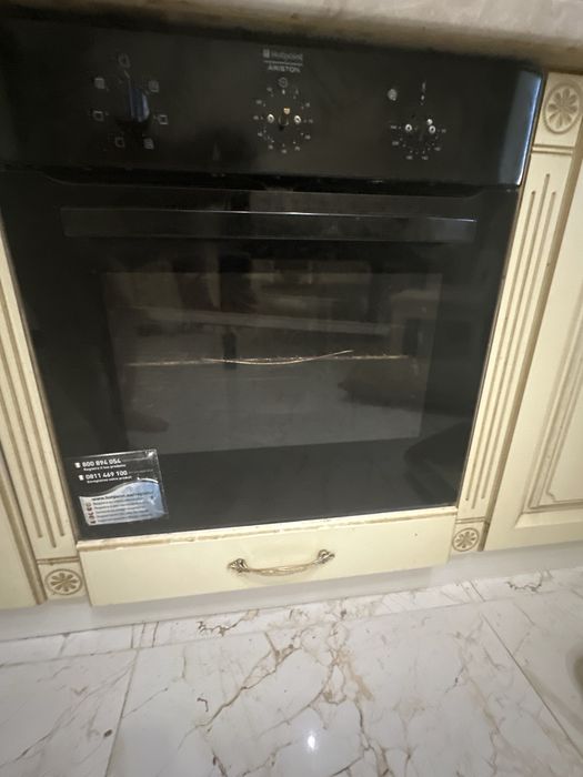 Продаю  духовой шкаф! состояние  хорошее ! Верхние  тэн не работает