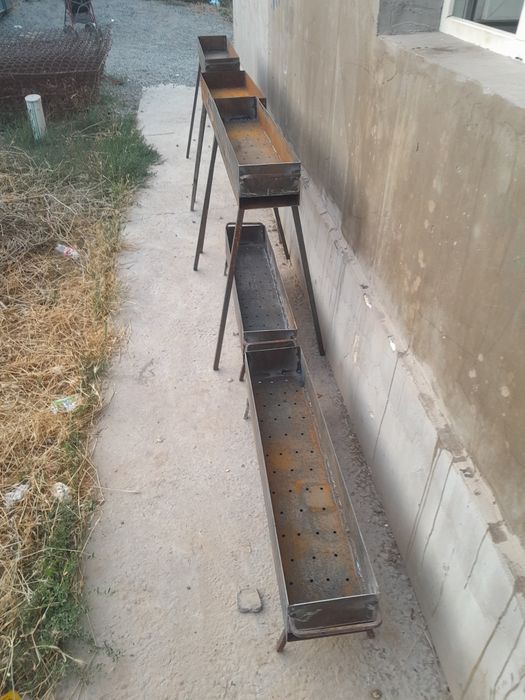 Мангал продаётся толщина 2 размер 90сантиметр ширина 20 см высота 84см