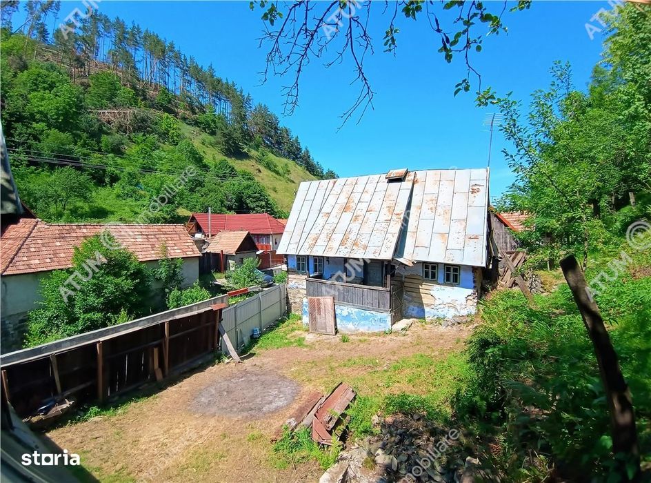 Casa traditionala din lemn cu 930 mp teren langa Sibiu
