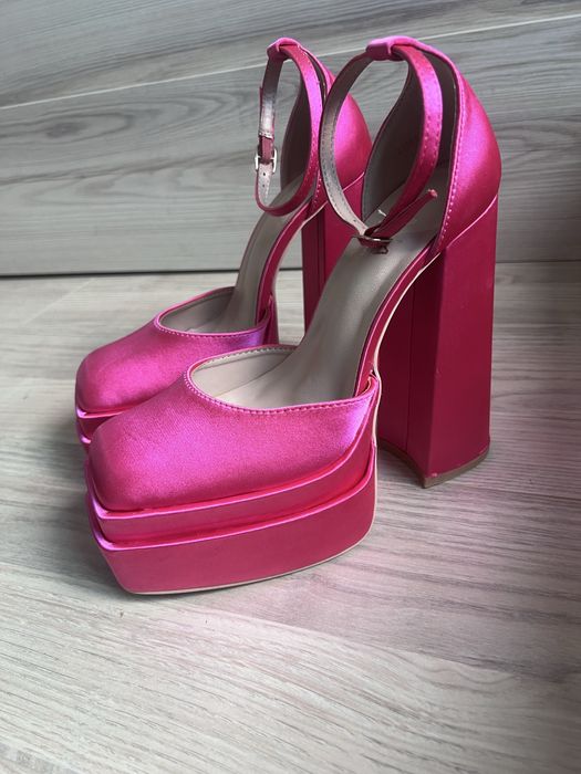 Кукленски розови/цикламени обувки на ток